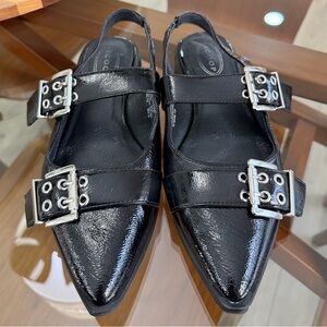 Scoop Black Sandals W/ Buckle Strap